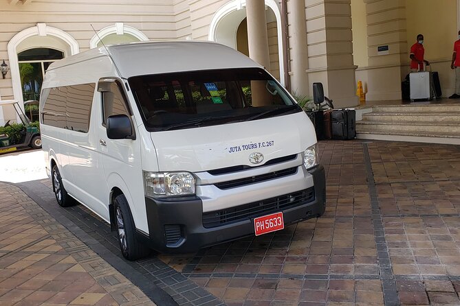 Ocho Rios Resorts Private Taxi From Montego Bay Airport - Vehicle Amenities and Accessibility