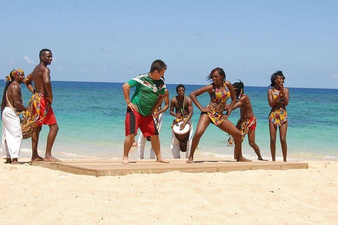 Ocho Rios Shore Excursion: Dunns River Falls, Beach and Shopping Tour - Overview of the Excursion