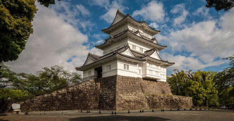Odawara: Odawara Castle Tenshukaku Entrance Ticket - Historic Samurai Swords and Armor