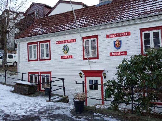 Off the Beaten Track in Bergen: A Self-Guided Audio Tour - Hanseatic Merchants and Industrial Revolution