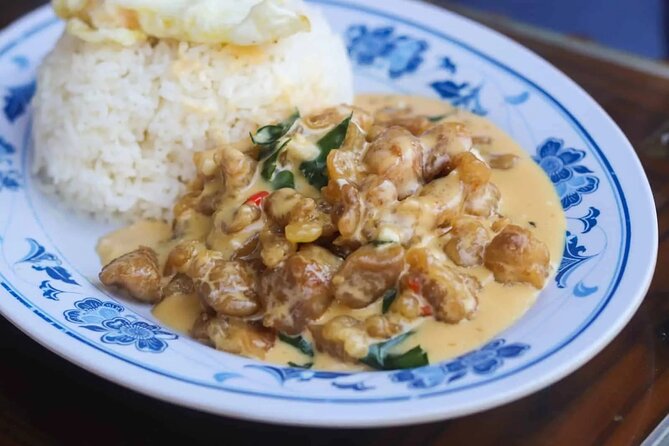 Off the Menu: Singapore Authentic Food Tour With Local Student - Culinary Highlights