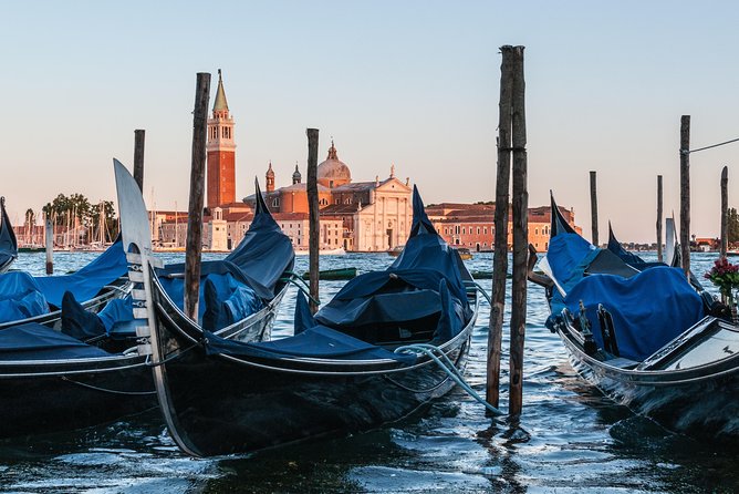 OFF Venetian Traditions: Public Gondola Tour in Venice - Exploring the Iconic Gondola Ride