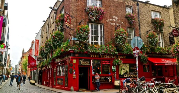 Official Temple Bar Dublin City Walking Tour With Guinness - Customizable Tour Options