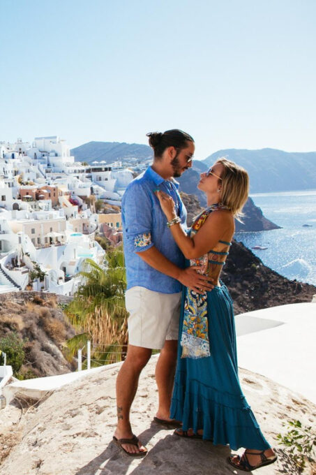 Oia: Professional Photoshoot With a Local Photographer - Meeting Point