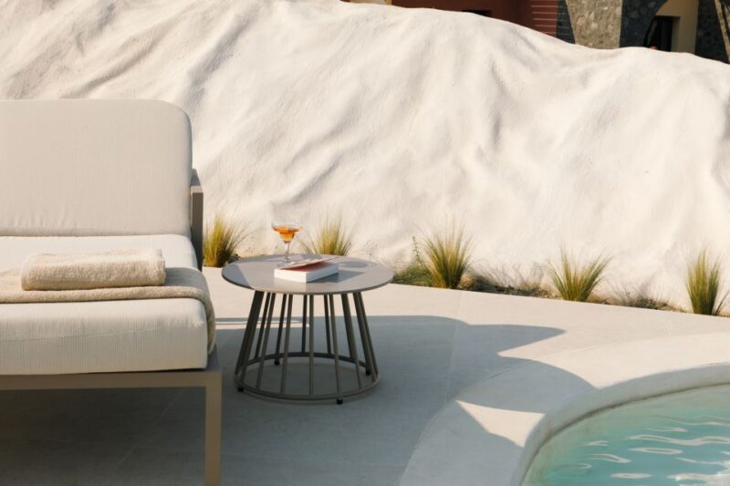 Oia: Retreat Infinity Pool Ticket With Sea and Sunset Views - Hippie Van Bar Experience