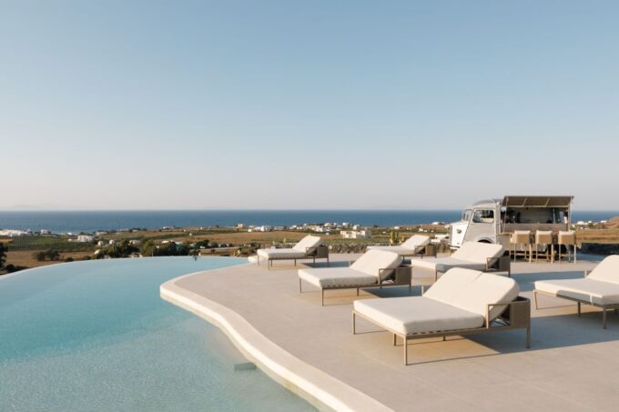 Oia: Retreat Infinity Pool Ticket With Sea and Sunset Views - Duration and Capacity