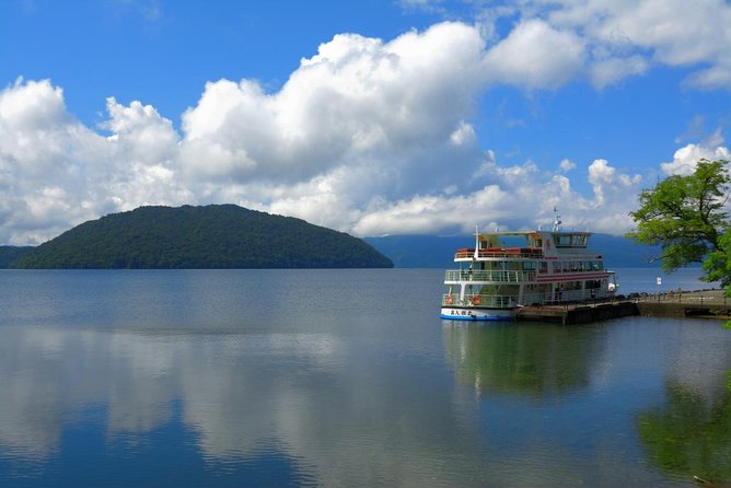 Oirase Gorge and Lake Towada Day Hike With Government-Licensed Guide - Included in the Tour