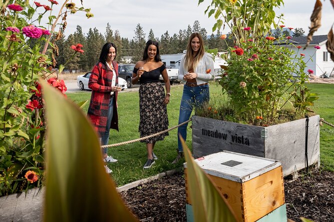 Okanagan Bee Tour and Lunch at Winery in Kelowna - Group Size