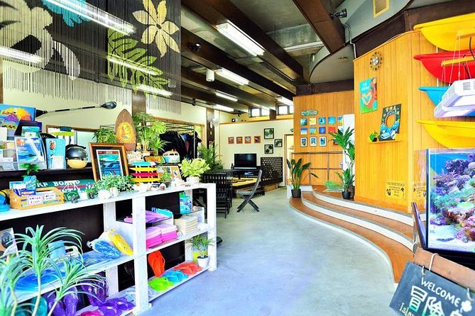 [Okinawa Blue Cave] Snorkeling and Easy Boat Holding! Private System Very Satisfied With the Beautiful Facilities of the Shop (With Photo and Video Shooting Service) - Included in the Snorkeling Tour