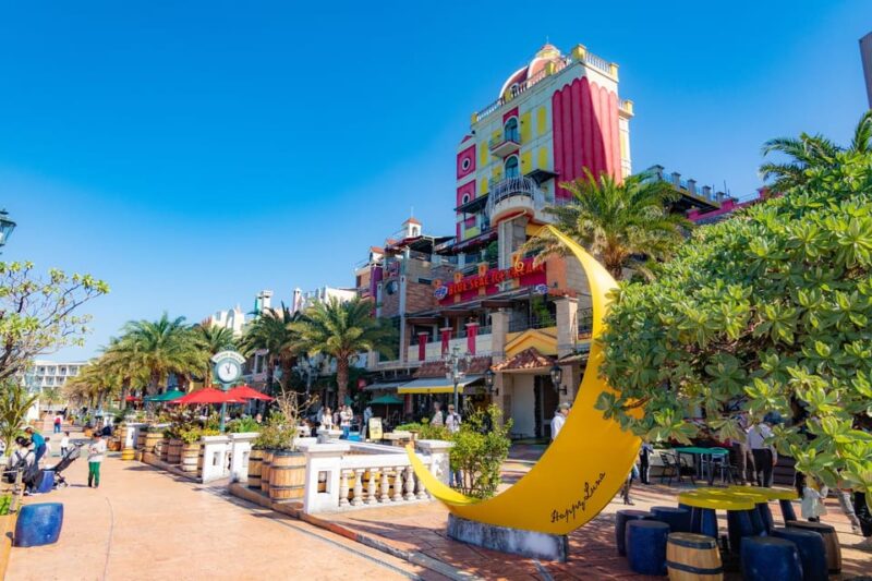 Okinawa Sightseeing Bus: Churaumi Aquarium/Kouri/American - Kouri Island and Okashigoten Onna
