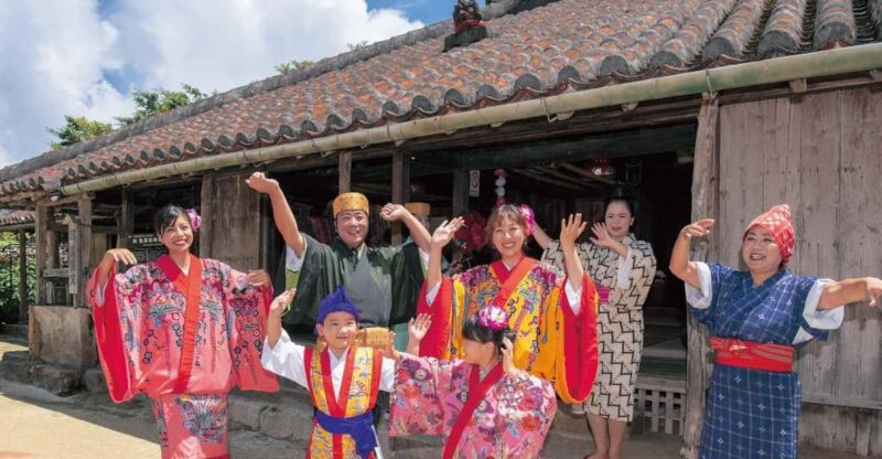 Okinawa Sightseeing Bus: Churaumi Aquarium/Ryukyu Village/Banta - Churaumi Aquarium Exploration
