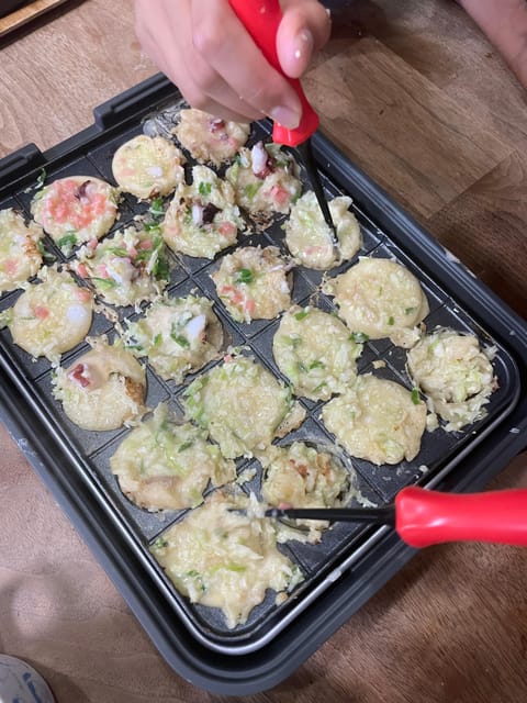 Okonomiyaki & Yakisoba or Takoyaki Class With Local Shop Tour - Lively Conversations and Cultural Insights