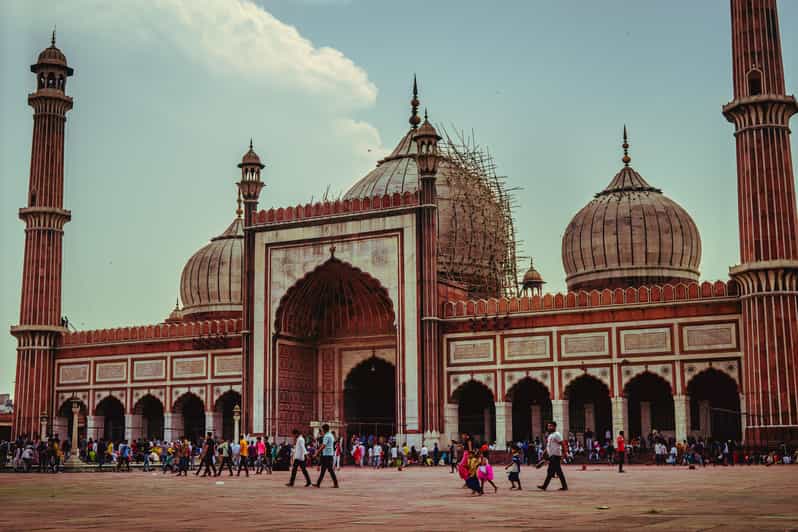 Old Delhi: Old Delhi City Tour With Rickshaw & Street Food - Itinerary Highlights