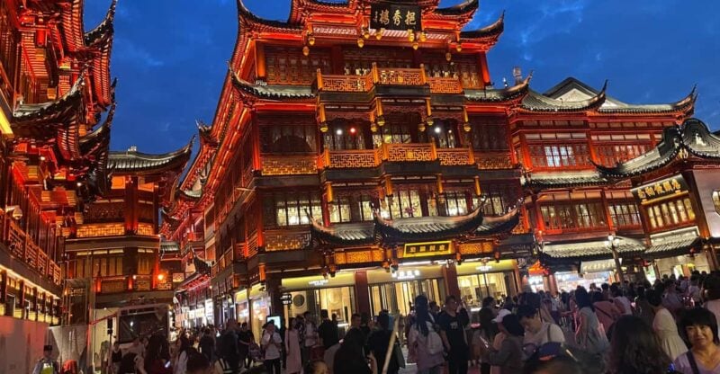 Old in Shanghai--Explore Jade Buddha Temple & Yuyuan Garden - Cultural Experience