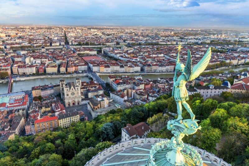 Old Lyon Walking In App Audio Tour - Tour Duration and Languages