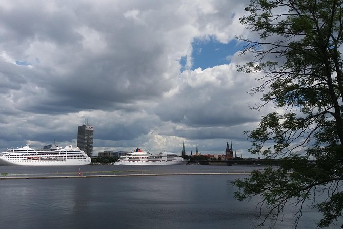 Old Riga Walking Tour / Riga Altstadt Spaziergang - Multilingual Local Guide