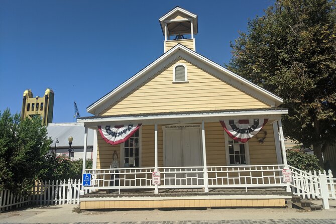 Old Sacramento Scavenger Hunt Walking Tour and Game - Key Features and Gameplay