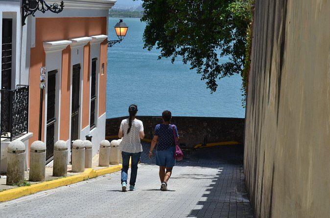Old San Juan Immersive Walk: History and Culture - Calle del Cristo and the San Juan Cathedral