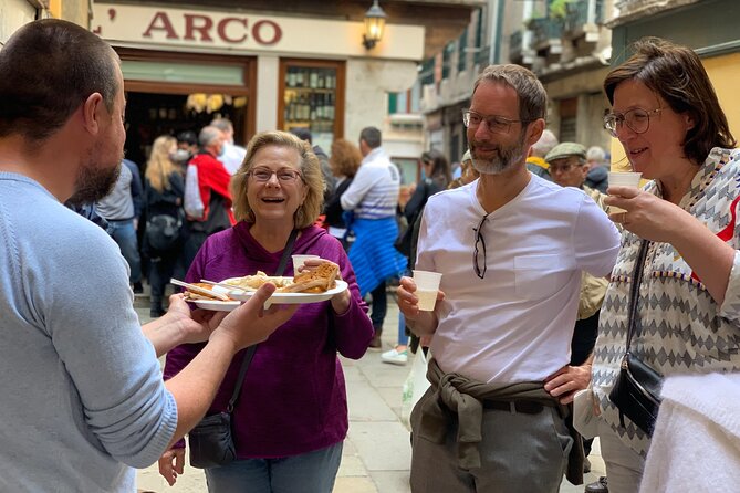 Old Taverns and Rialto Market Food Adventure - Sampling Local Specialties