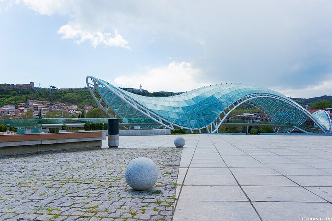 Old Tbilisi Walking Tour & Wine Tasting - Experiencing Tbilisis Architectural Marvels