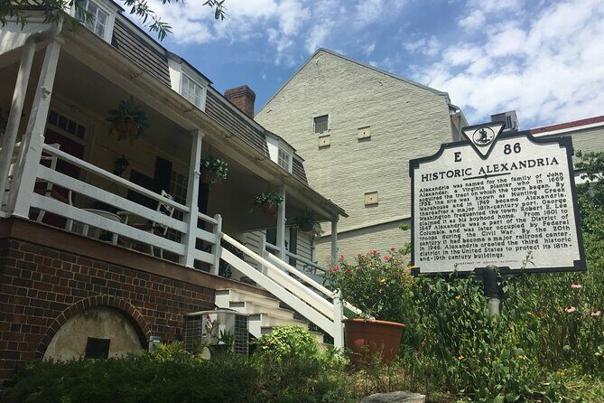Old Town Alexandria Guided Walking Tour with a Local - Key Points