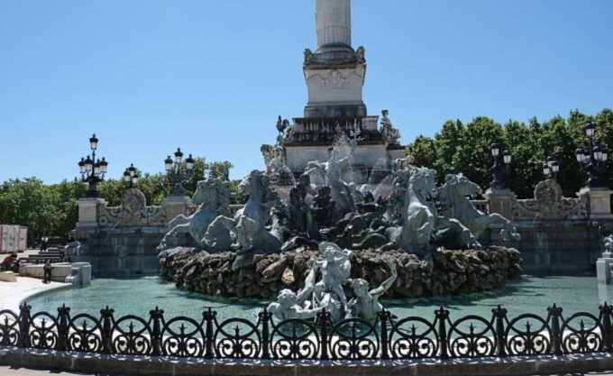 Old Town Bordeaux: Port of The Moon Quest Experience - Group Experiences
