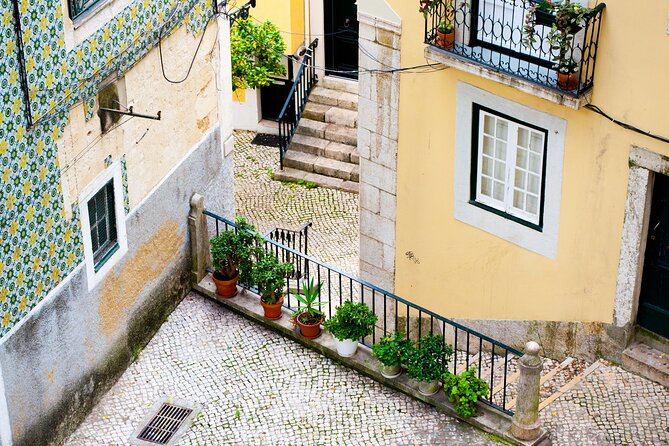 Old Town Lisbon Photography Tour - Exploring the City