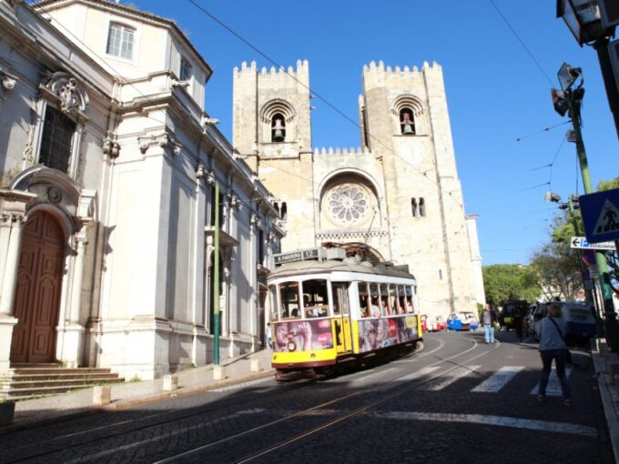 Old Town of Lisbon on Board of a Tuk Tuk- 1hour - Frequently Asked Questions
