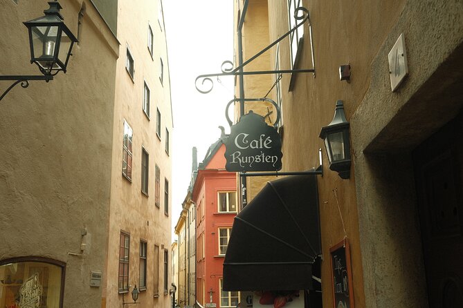Old Town Self-Guided Tour With Interactive Challenges - Navigating to the Final Destination