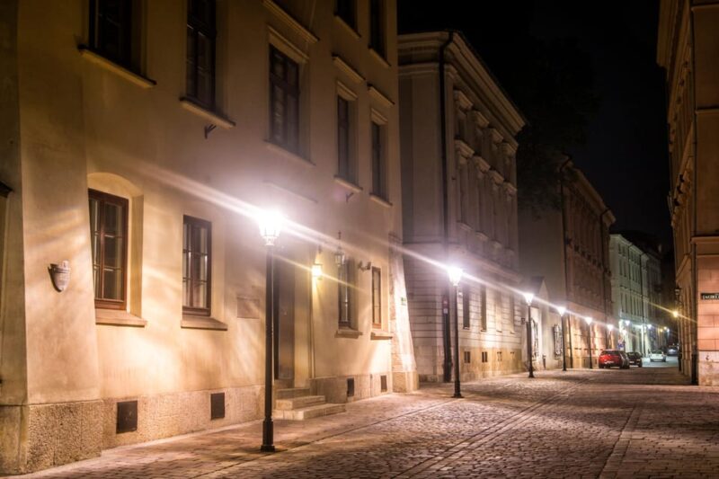 Old Town Short Guided Walk With Entry to St. Marys Basilica - Experience Highlights
