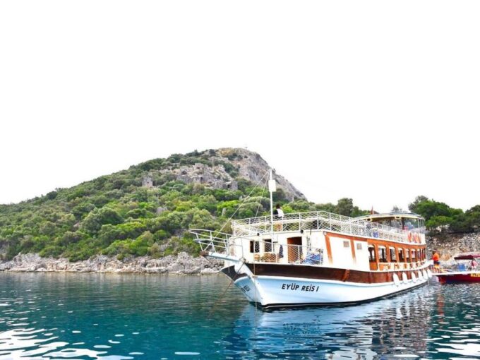 Ölüdeniz: Butterfly Valley Boat Trip With Buffet Lunch - Boat and Crew Details