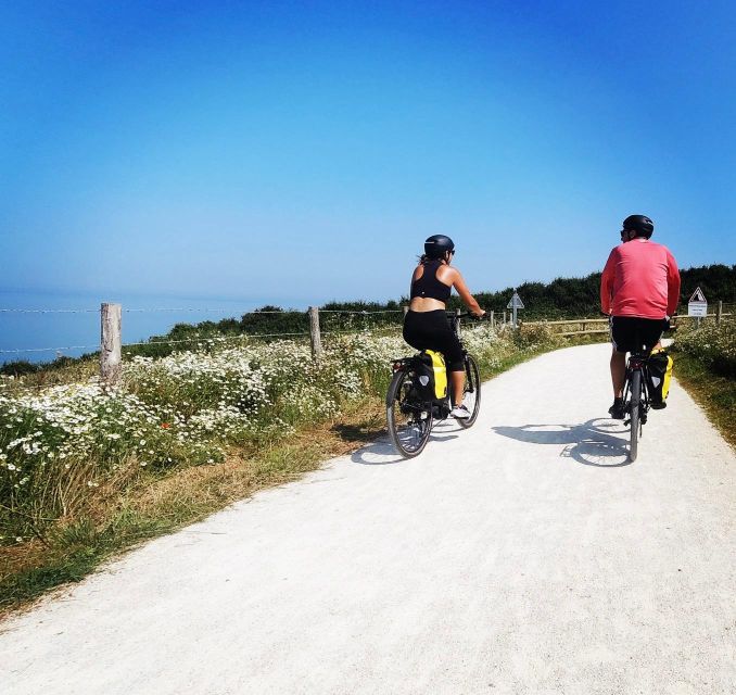 Omaha Beach : Guided Electric Bike Tour - Itinerary and Highlights
