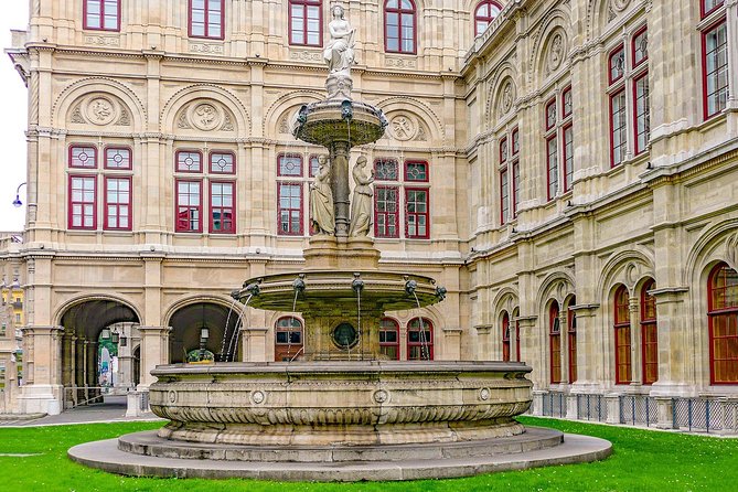 On the Footsteps of Mozart With a Local - Strolling Through Stephansplatz