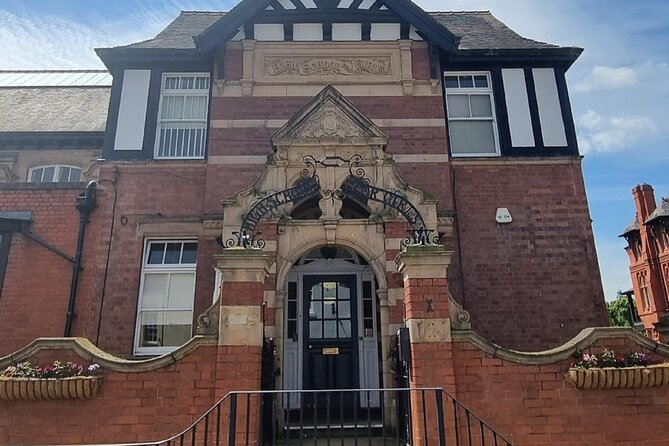 On the Origins of Charles Darwin: A Self-Guided Audio Tour of Shrewsbury - Analyzing User Feedback and Reviews