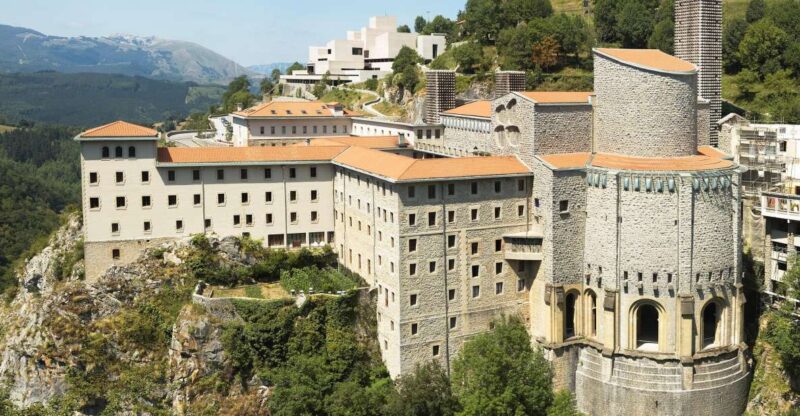 Oñati and Aranzazu Sanctuary Tour From San Sebastian - Sancti Spiritus University