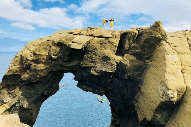 One-Day Private Chartered Car Tour in Taipei: Yehliu, Jiufen, Pingxi, North Coast Popular Attractions With Chartered Car, Professional Chinese/English Driver - Pickup and Meeting Details