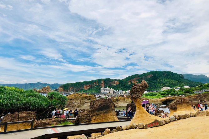 One-Day Private Chartered Car Tour in Taipei: Yehliu, Jiufen, Pingxi, North Coast Popular Attractions With Chartered Car, Professional Chinese/English Driver - Yehliu Exploration