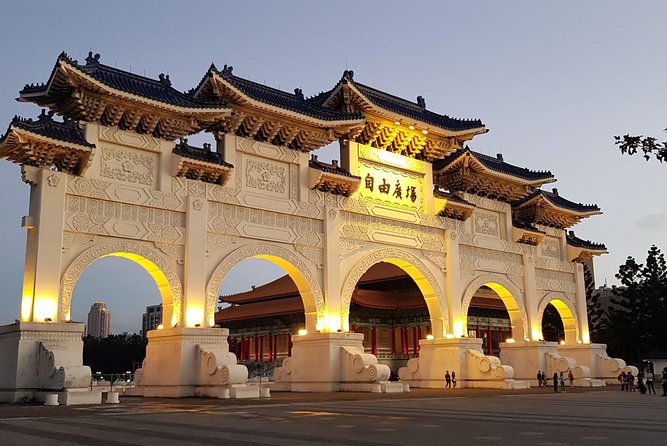 One-Day Private Chartered Car Tour in Taipei: Yehliu, Jiufen, Pingxi, North Coast Popular Attractions With Chartered Car, Professional Chinese/English Driver - Jiufen Visit