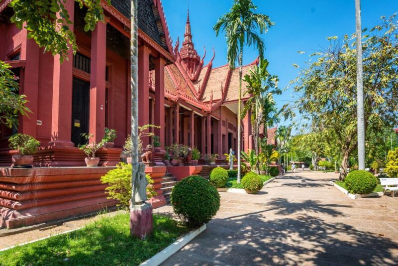 One Day Private Guide Tour History in Phnom Penh - Royal Palace