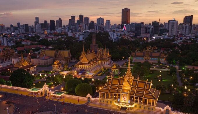 One Day Private Guide Tour History in Phnom Penh - Choeung Ek Killing Fields