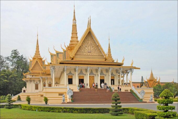 One Day Private Guide Tour History in Phnom Penh - Tuol Sleng Genocide Museum