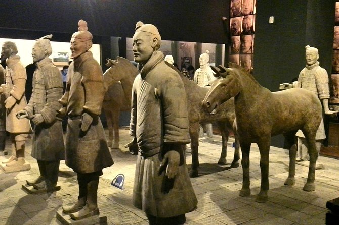 One Day Private Xian Tour to Terracotta Warriors With Airport Transfers - Pickup and Meeting Details