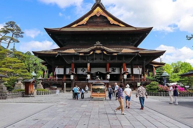 One Day Snow Monkeys Zenko Ji Temple and Sake in Nagano - Navigating the Charming Streets of Nagano