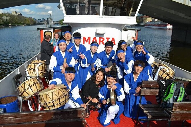 One Hour Boat Tour on Vltava River - Onboard Experience