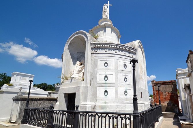 One Hour Saint Louis Cemetery Number One Walking Tour - Accessibility and Recommendations