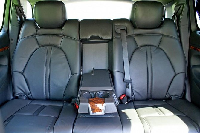One-Way Private Luxury OHare Airport Curbside Transfer by Sedan - Included Features