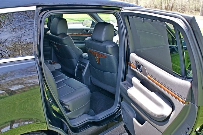 One-Way Private ORD Airport Meet and Greet Transfer by Sedan - Transportation Amenities