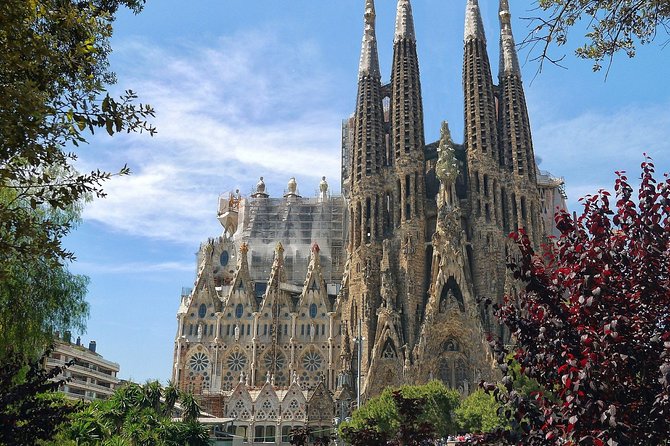 One-way Private Transfer From/To Barcelona Airport - Vehicle and Accessibility