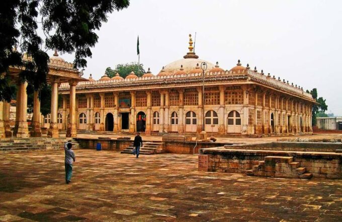 One Way Transfer Service From Udaipur To Ahmedabad - Pricing and Duration Details