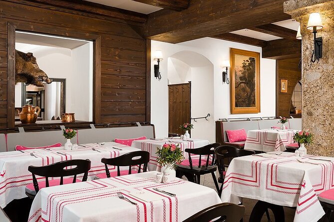 Original Sound of Music Tour Salzburg With Schnitzel and Noodle - Delectable Schnitzel and Noodles